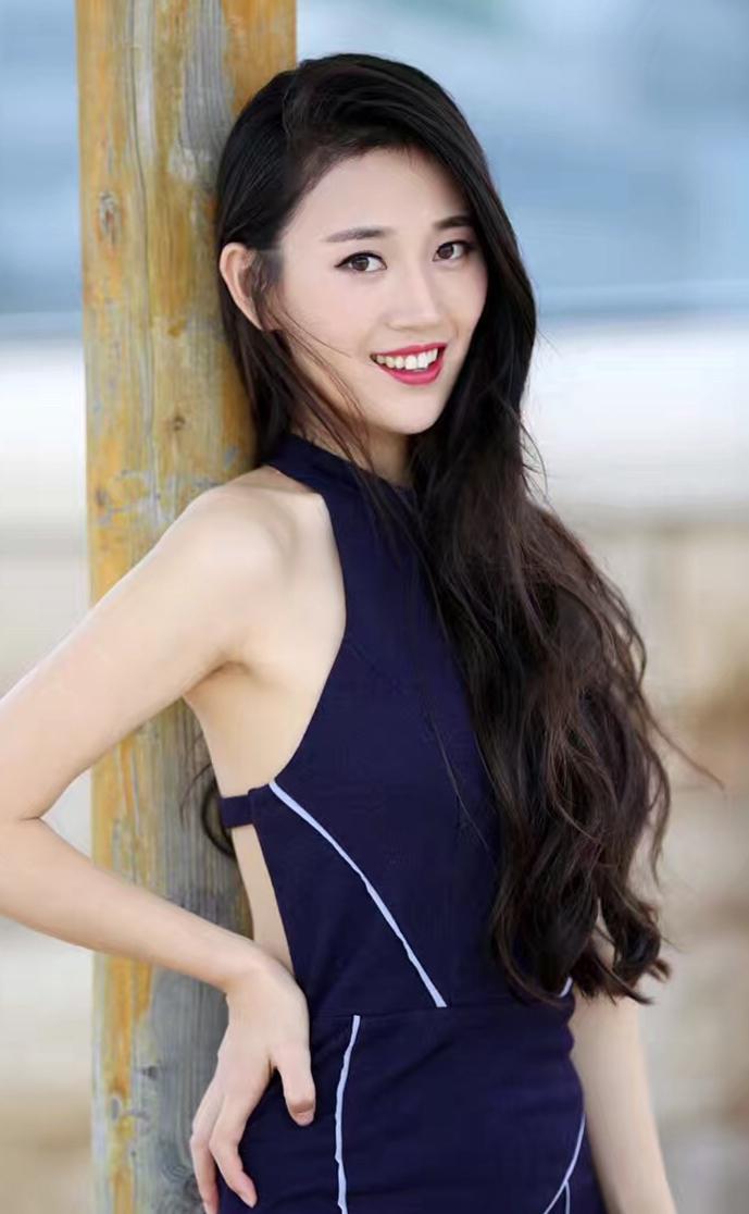 蓝格女演员,蓝格女演员，小巷深处的独特魅力