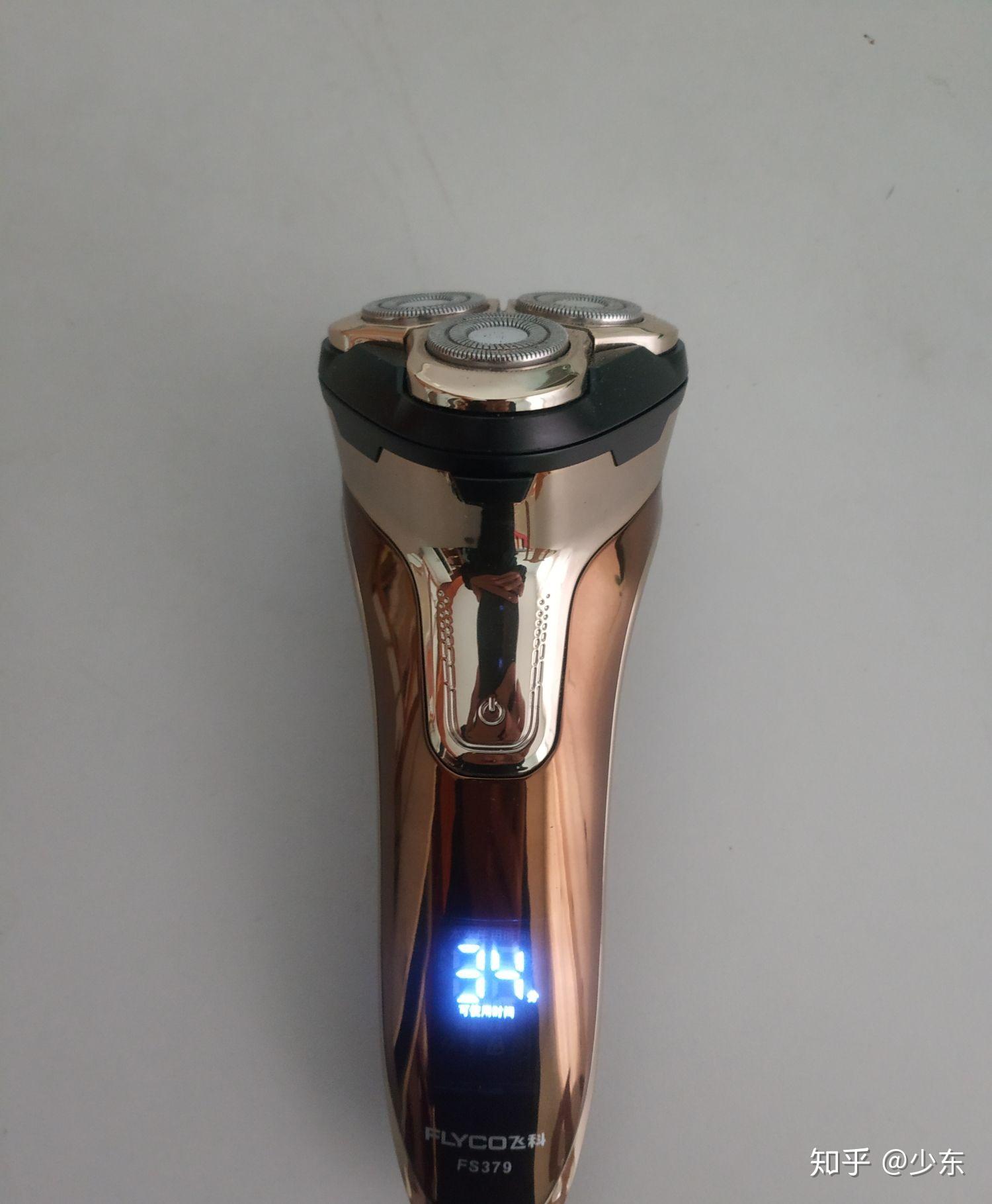 飞科最新款剃须刀型号，小胡的惊喜体验与友情见证